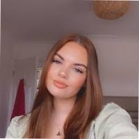 Sarah Grandy's Instagram, Twitter & Facebook