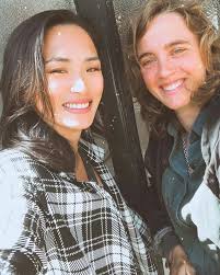 Her smile always captivates me, never gets old. Sighs.. 🥰🥰🥰