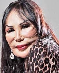 She was a famous actress who entertained numerous presidents and appeared  in around 100 films. However, one tragic mistake drastically altered her  appearance, leaving her unrecognizable... Check the comments to discover her