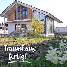 Ein modernes einfamilienhaus, das sich der natur anpasst und ihr nicht die show stiehlt, das verkörpert das haus glonn. Traumhaus Fertig Wir Freuen Uns Regnauer Hausbau Facebook
