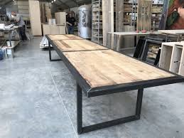 tafel in geschuurde azobe steenschotten met metalen onderstel lange tafels tuintafels industriele tafel