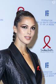 Photo : Iris Mittenaere lors du photocall de la 18e édition du "Dîner de la  mode du Sidaction" au Pavillon Cambon Capucines