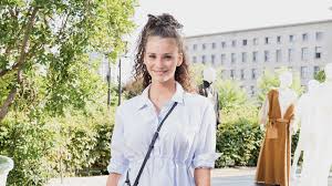 Das bestätigt der sprecher der 36. Kindheit Im Heim So Steht Betty Taube Heute Zu Ihrem Vater Promiflash De