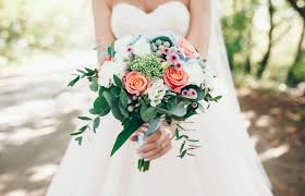 Would you like one color for the flowers or do you prefer multiple colors? Wedding Flowers By Season Guide To Beautiful Blooms Lovetoknow