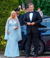 Wow, was für ein anblick! Bildergalerie Christian Lindner Prasentiert Neue Freundin Bei Opernfestspielen Bild 3 Von 7 Faz