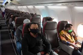 Pesawat sriwijaya air sj 182 yang hilang kontak pada sabtu (9/1) sekitar pukul 14.40 wib di ketinggian 10 ribu kaki tersebut membawa enam pada beberapa bagian potongan pesawat terselip kabel berwarna hijau dan putih. New Normal Garuda Dan Lion Air Atur Konfigurasi Kursi Penumpang Ekonomi Bisnis Com