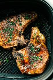 Put pork chops in a bowl, drizzle with olive oil and sprinkle with salt, pepper, garlic powder and paprika on both sides. Juicy Air Fryer Pork Chops Recipe The Recipe Critic