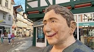 Betonfiguren von Christel und Laura Lechner in Celle