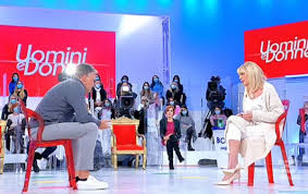 Valentina autiero è stata la grande protagonista sottraendo il palco a gemma galgani che, nelle ultime settimane, sta movimentando e non poco il salotto di maria de filippi. Uomini E Donne Massimiliano E Giacomo Sono I Nuovi Tronisti