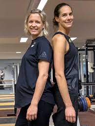 February 9, 1939) is an american songwriter and musician, and part of a successful songwriting partnership with his wife, cynthia weil. Ausnahmejahr Fur Die Beach Girls Strampler Statt Bikini Reha Statt Strand N Tv De