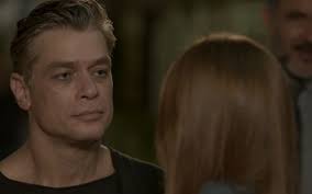 Totalmente Demais: Arthur se ajoelha por perdão de Eliza e desmorona com  resposta · Notícias da TV