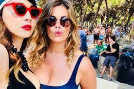 Lisa Perla's Instagram, Twitter & Facebook