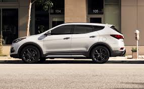 According to industry experts, the new engine will be almost similar to that of its predecessor. Hyundai Reveals Updated 2017 Santa Fe Santa Fe Sport In Chicago Carscoops
