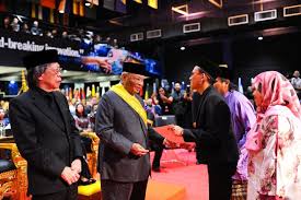 Sultan pahang, sultan abdullah ahmad shah menunjukkan bakat memasak roti canai ketika bersarapan bersama rakyat di sebuah. Limkokwing Articles Recognising Talents With The Mahasiswa Sultan Ahmad Shah Scholarship Fund