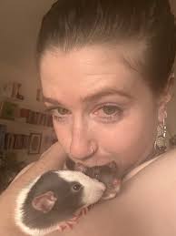 One of my girls, Cloud, is such an active little sole. She never seems to  be still and when I put a few treats in the cage she runs back and forth