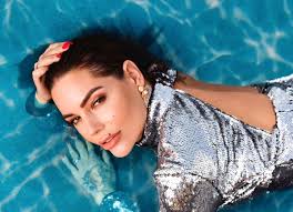 730.no anmelder årets Paradise Hotel-deltagere