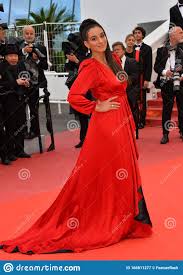 She rose to fame after participating in the television show nouvelle star, the french version of pop idol, in 2009, where she came third. Camelia Jordana Fotografia Editorial Imagen De Popular 166811277