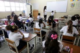 Así, un total de 4.150.000 alumnos que cursan sus estudios en un total de 16 mil establecimientos regresarán a clases presenciales cuidadas en contexto de pandemia. Clases Presenciales