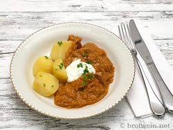 Szegediner Gulasch Ungarisches Sauerkraut Gulasch Brotwein