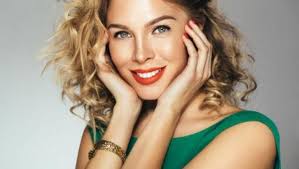 Il n'y a rien de mal à avoir cet air, mais si vous souhaitez le dissimuler, vous pouvez jouer sur les différents styles de coiffure femme visage rond. Coiffure Pour Visage Rond Quelle Coupe De Cheveux Adopter Doctissimo