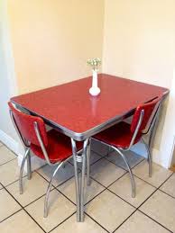 Red Kitchen Table And Chairs Kuchetisch 195039s Chrom Retro Rot Kuche Tisch Mit 2 Rot Red Kitc Vintage Kitchen Table Red Kitchen Tables Retro Kitchen Tables