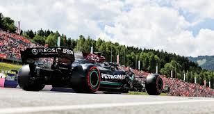 À peine une semaine après le grand prix d'autriche disputé sur le même circuit, les écuries. Bfixl1mgo8mamm