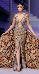 Selain merancang busana, beliau juga adalah seorang. Kebaya Anne Avantie Wanita Gaun Malam Pakaian Wanita