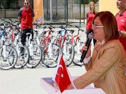 Şahinbey belediyesi aylık kitap okuma kapsamında başarılı 675 öğrenciye bisiklet dağıtımı yaptı. Baskan Sahin Okul Birincilerini Bisikletle Odullendirdi Gaziantep Buyuksehir Belediyesi