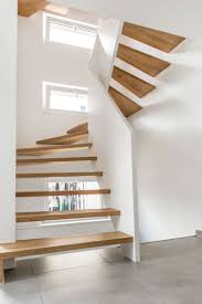 Halbgewendelte Treppe Mit Brustungshohen Wangen Gelanderscheiben Gewendelte Treppe Halbgewendelte Treppe Treppe Haus