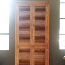Eleganter schrank in einem vintage metallrahmen. Teak Massiv Schrank Arta Moebel Kolonie