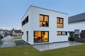 Das Bauhaus Wird In Diesem Jahr 100 Wir Feiern Mit Und Zeigen Anlasslich Dieses Jubilaums Unsere Schonsten Weiss Hauser Im Bauha In 2020 Cube Haus Haus Style At Home