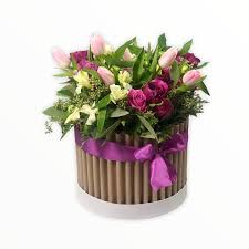 Fiori per 60 anni di compleanno prima di iniziare, però, voglio fornirti una serie di immagini di fiori per compleanno che potresti usare anche per comporre un biglietto d'auguri super elegante e d'impatto. Composizione Fiori 50 Anni Fiori 50 Anni Cesto Di Fiori Misti Bianchi E Rosa Per Costi Idee Quali Acquistare E Quando