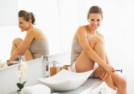 If these ingrown hairs at buttocks are not treated in time, they fill with puss and get infected to become a cyst, called pilonidal cyst. How To Shave Your Buttcrack Hair In A Safe Hygienic Way