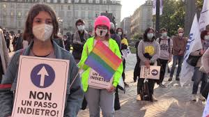 Nulla di che semplicemente estende i casi sanzionabili della legge mancino. Omotransfobia Ok Dalla Camera Legge Votata A Scrutinio Segreto Newsby