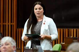 Jenica atwin, jenica powell olarak doğdu ve oromocto, yeni brunswick.7 babası bob atwin bir poker oyuncusu ve 2010'da altıncı oldu world series of poker circuit bayanlar turnuvası louisiana. Dyaowgirmskqrm