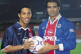 Su renovación llega en el momento en el que más se especula con el futuro de su hermano, quien acaba contrato la temporada que viene y todavía no ha renovado. Brasileno Rai Elegido Mejor Jugador De La Historia Del Psg Noticias Agencia Peruana De Noticias Andina