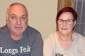 Père Noël wünscht "Joyeux Noël"