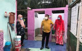 Batu pahat terletak sejauh 239 kilometer dari kuala lumpur. 39 Keluarga Dibantu Mangsa Ribut Dan Covid 19 Di Batu Pahat Kitareporters Semua Boleh Jadi Reporter