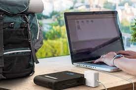 車中泊にもおすすめ コンセントが使える手のひらサイズのモバイルバッテリー6選 camp hack キャンプハック モバイル 防災 コンセント
