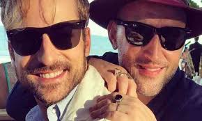 Paulo gustavo e o marido, o dermatologista thales bretas, chegaram para curtir o desfile das campeãs no nosso camarote bem animados nesse sábado (29). Thales Bretas Marido Do Paulo Gustavo Se Pronuncia Nao E Uma Gripezinha Famosos Entretenimento Uai