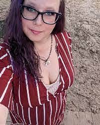 Keri Hendricks's Instagram, Twitter & Facebook