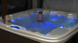 Insgesamt gilt unsere größte empfehlung natürlich auch. Wellis Spa Everest Outdoorspa Everest Aussen Whirlpool Youtube