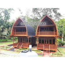 Bangunan lantai 2 berbntuk balok dengan dinding kayu yang manis. Rumah Kayu Model Lumbung 2 Lantai Tingkat Shopee Indonesia