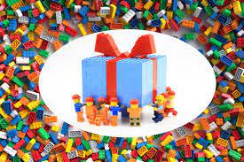 Buon Compleanno Lego Gli Storici Mattoncini Compiono 63 Anni Greenme Compleanno Lego Buon Compleanno Compleanno