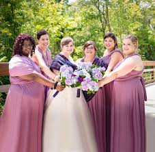 9 Brands That Carry Flattering Plus Size Bridesmaids Dresses The Huntswoman In 2020 Plus Size Bridesmaid Bridesmaid Dresses Plus Size Flattering Bridesmaid Dresses