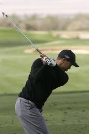 Tiger Woods Hands Remain In Front Of His Upper Right Chest Near The Top Of His Backswing Golf Backswing Golf Instructors Golf
