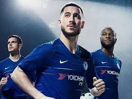 نادي تشيلسي لكرة القدم (بالإنجليزية: ØªØ´ÙŠÙ„Ø³Ù‰ ÙŠØ¹Ù„Ù† ØªÙŠØ´Ø±Øª ÙØ±ÙŠÙ‚Ù‡ Ù„Ù„Ù…ÙˆØ³Ù… Ø§Ù„Ø¬Ø¯ÙŠØ¯ Ø¨ÙˆØ¶Ø¹ Ø§Ù„Ù„ÙˆÙ† Ø§Ù„Ø£Ø­Ù…Ø± Ù„Ù„Ù…Ø±Ø© Ø§Ù„Ø£ÙˆÙ„Ù‰ Ø¹ÙŠÙ†