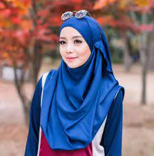 Siapa tidak kenal dengan mira filzah, yang dulunya pernah digosipkan dengan syarul ridzwan dan beliau juga pernah dilabelkan sebagai orang ketiga dalam hubungan syarul ridzwan dan mia ahmad. Biodata Mira Filzah Tak Bertudung