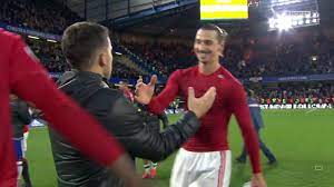 Terrain dans son quartier d'enfance en hommage inauguré en 2008 sous le ↑ « zlatan ibrahimovic met manchester united et l'ac milan au même plan », sur l'equipe, 7 août 2016 (consulté le 19 août 2016). Chelsea 4 0 Manchester United Zlatan Ibrahimovic Seen Smiling And Swapping Shirts With Eden Hazard After Battering Metro News
