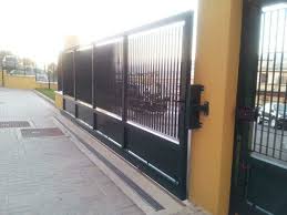 I cancelli automatici sono detti anche cancelli elettrici, perché sono appunto muniti di un motore elettrico. Automazioni Cancelli Genova Automatic Center